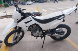 Motohonda-blanca-robada-en-casares-y-recuperada-en-bragado